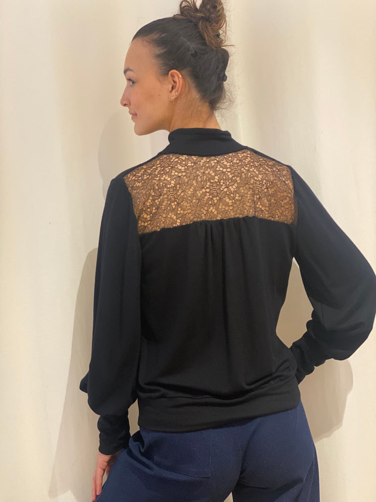 Natacha Cadonici top Irène N top noir dentelle