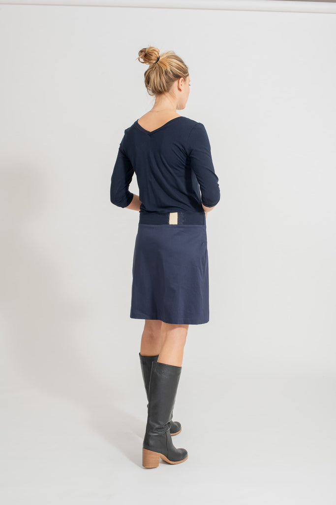 Natacha Cadonici - Dress Aude BM - robe jersey de viscose Oekotex bleu marine designer belge avec bandes graphiques laine blanche et bleu brillant réversible made in Belgium