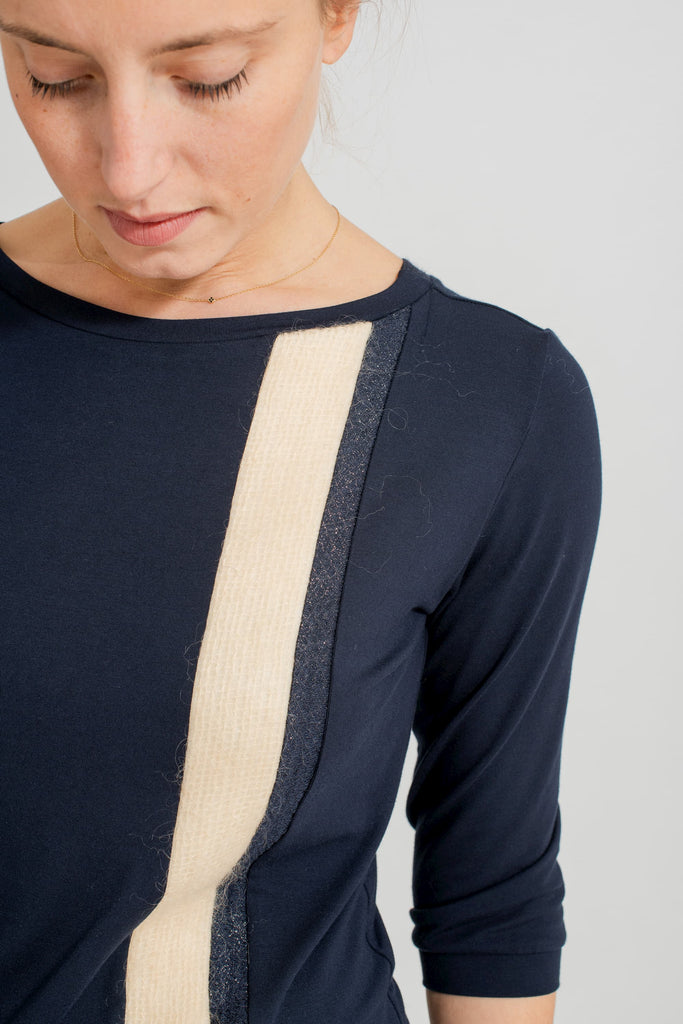Natacha Cadonici - Dress Aude BM - robe jersey de viscose Oekotex bleu marine designer belge avec bandes graphiques laine blanche et bleu brillant réversible made in Belgium