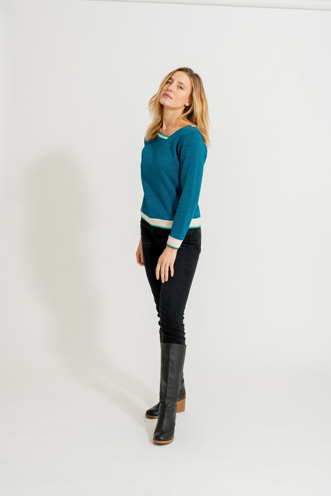 natacha cadonici pull sweat laine cotton turquoise créateur belge bruxelles sustainable fashion designer belge mode écoresponsable mode durable fait en Belgique fait à Bruxelles styliste belge Belgian fashion designer économie circulaire less is more j’achète belge ik Koop belgisch circuit court made in Belgium économie locale made in brussels shopping brussels who made my clothes ik Koop belgisch circuit court Belgian design made in Belgium économie locale made in brussels who made my clothes 