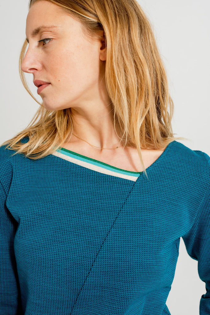 Natacha Cadonici - Pull Anna TU/PV pull designer belge laine Oekotex turquoise avec ruban turquoise et lurex vert made in Belgium