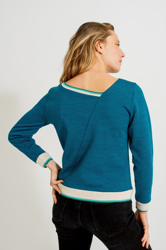 natacha cadonici pull sweat laine cotton turquoise créateur belge bruxelles sustainable fashion designer belge mode écoresponsable mode durable fait en Belgique fait à Bruxelles styliste belge Belgian fashion designer économie circulaire less is more j’achète belge ik Koop belgisch circuit court made in Belgium économie locale made in brussels shopping brussels who made my clothes ik Koop belgisch circuit court Belgian design made in Belgium économie locale made in brussels who made my clothes 