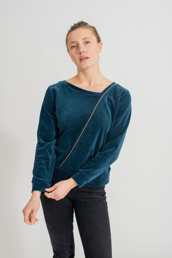 natacha cadonici FW22 créateur belge bruxelles sweat velours coton Oekotex lurex cuivré réversible confortable sustainable fashion designer belge mode écoresponsable mode durable fait en Belgique fait à Bruxelles local styliste belge Belgian fashion designer économie circulaire less is more j’achète belge ik Koop belgisch circuit court Belgian design made in Belgium économie locale made in brussels shop local shop in brussels who made my clothes slow shopping 