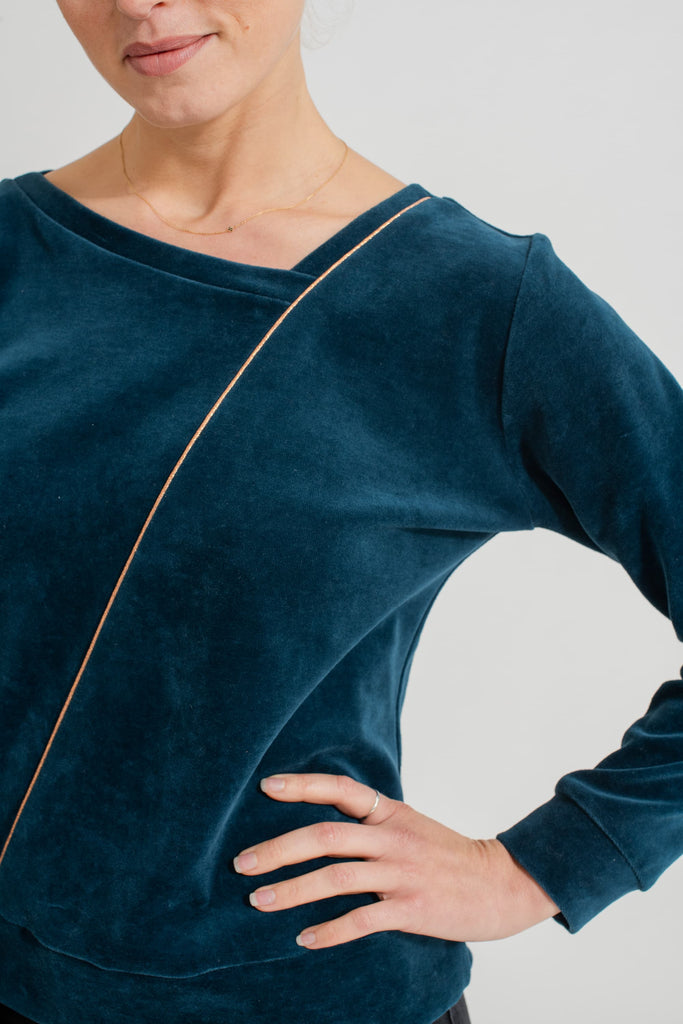 natacha cadonici FW22 créateur belge bruxelles sweat velours coton Oekotex lurex cuivré réversible confortable sustainable fashion designer belge mode écoresponsable mode durable fait en Belgique fait à Bruxelles local styliste belge Belgian fashion designer économie circulaire less is more j’achète belge ik Koop belgisch circuit court Belgian design made in Belgium économie locale made in brussels shop local shop in brussels who made my clothes slow shopping 