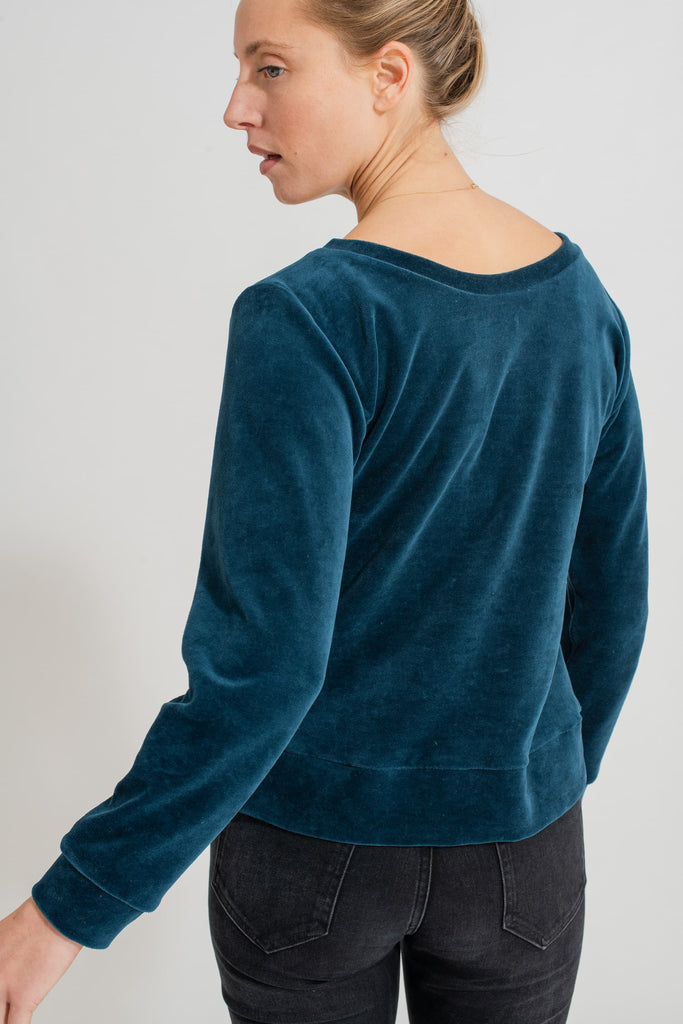 natacha cadonici FW22 créateur belge bruxelles sweat velours coton Oekotex lurex cuivré réversible confortable sustainable fashion designer belge mode écoresponsable mode durable fait en Belgique fait à Bruxelles local styliste belge Belgian fashion designer économie circulaire less is more j’achète belge ik Koop belgisch circuit court Belgian design made in Belgium économie locale made in brussels shop local shop in brussels who made my clothes slow shopping 