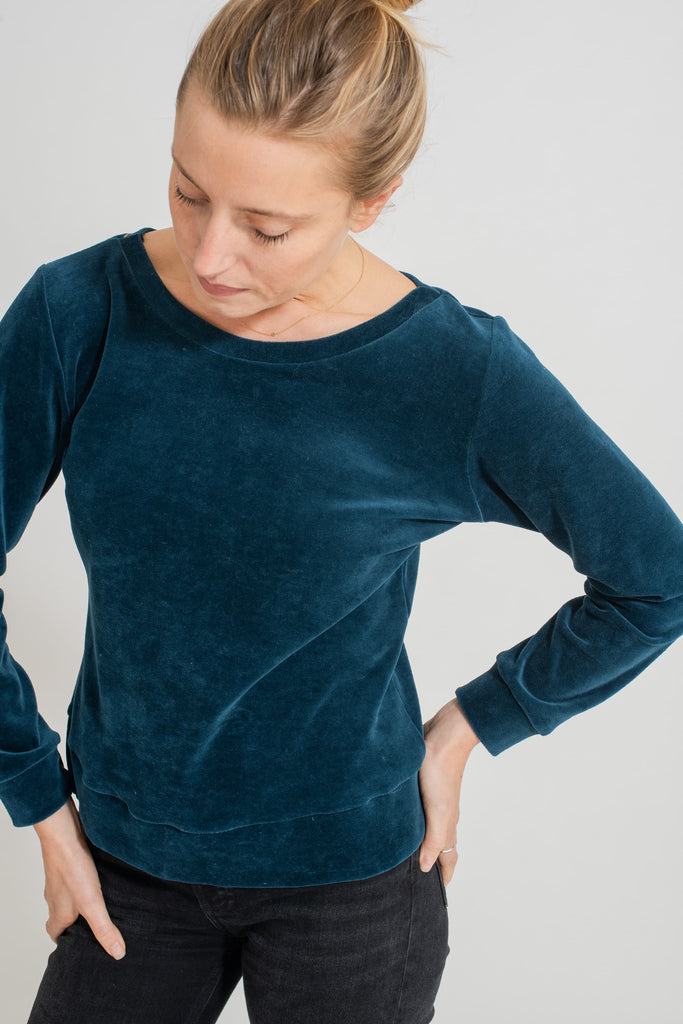 natacha cadonici FW22 créateur belge bruxelles sweat velours coton Oekotex lurex cuivré réversible confortable sustainable fashion designer belge mode écoresponsable mode durable fait en Belgique fait à Bruxelles local styliste belge Belgian fashion designer économie circulaire less is more j’achète belge ik Koop belgisch circuit court Belgian design made in Belgium économie locale made in brussels shop local shop in brussels who made my clothes slow shopping 