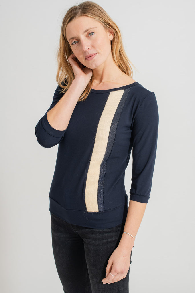 Natacha Cadonici - Top Aude BM - top designer belge jersey de viscose Oekotex bleu marine avec bandes graphiques laine blanche bleu marine brillant manches 3/4 réversible made in Belgium
