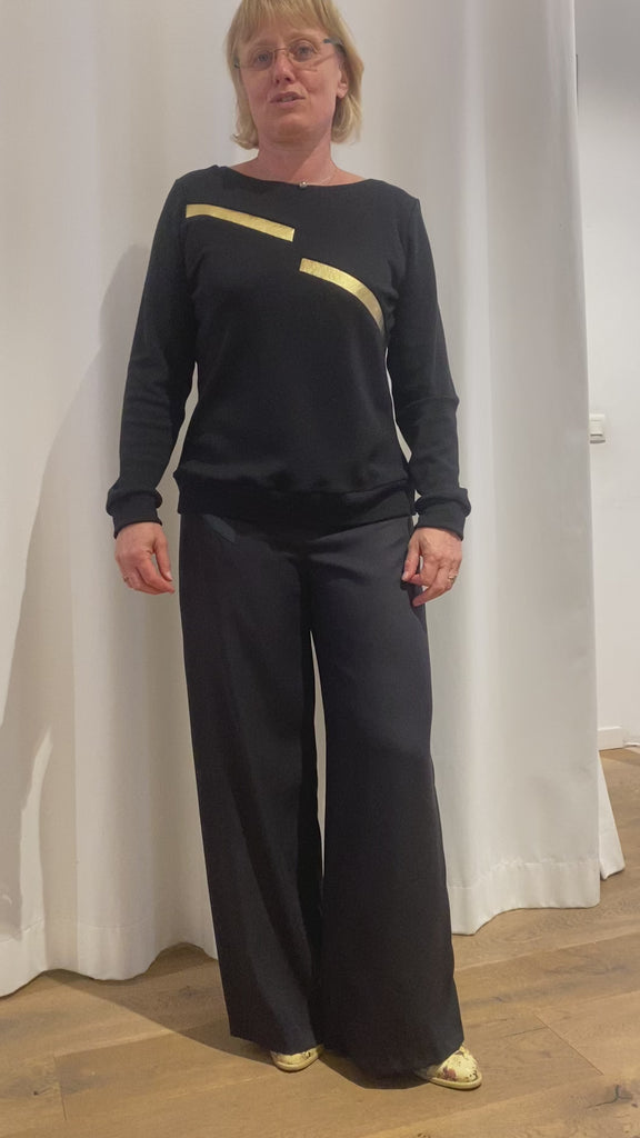 natacha cadonici pantalon large tencel Oekotex noir corail graphique créateur belge bruxelles sustainable fashion designer belge mode écoresponsable mode durable fait en Belgique fait à Bruxelles styliste belge Belgian fashion designer économie circulaire less is more j’achète belge ik Koop belgisch circuit court made in Belgium économie locale made in brussels shopping brussels who made my clothes ik Koop belgisch circuit court Belgian design made in Belgium