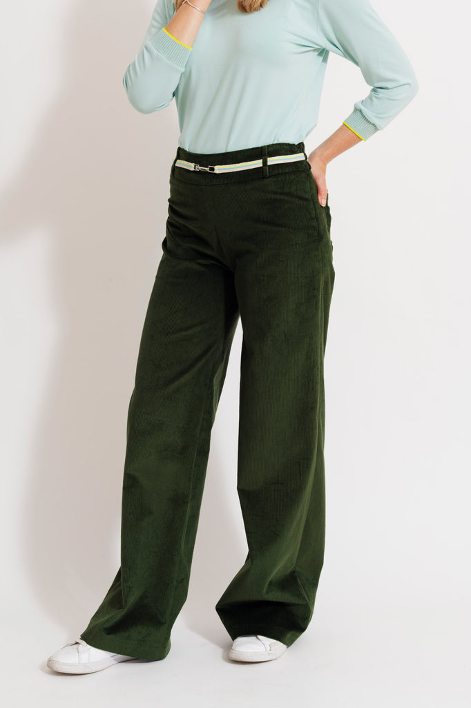 natacha cadonici pantalon large Cotton Oekotex velours vert créateur belge bruxelles sustainable fashion designer belge mode écoresponsable mode durable fait en Belgique fait à Bruxelles styliste belge Belgian fashion designer économie circulaire less is more j’achète belge ik Koop belgisch circuit court made in Belgium économie locale made in brussels shopping brussels who made my clothes ik Koop belgisch circuit court Belgian design made in Belgium 