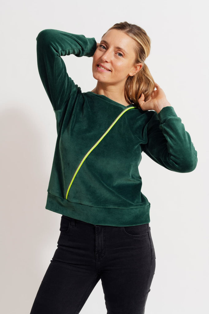 natacha cadonici pull sweat cotton Oekotex vert reversible créateur belge bruxelles sustainable fashion designer belge mode écoresponsable mode durable fait en Belgique fait à Bruxelles styliste belge Belgian fashion designer économie circulaire less is more j’achète belge ik Koop belgisch circuit court made in Belgium économie locale made in brussels shopping brussels who made my clothes ik Koop belgisch circuit court Belgian design made in Belgium économie locale made in brussels