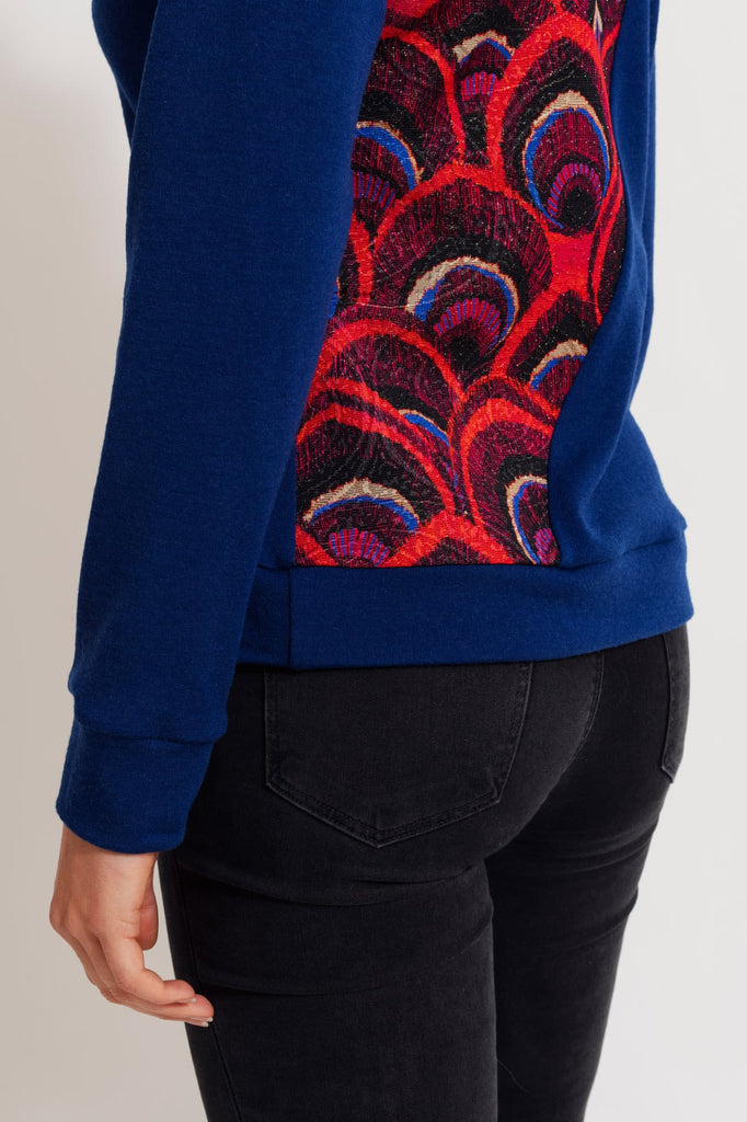 natacha cadonici pull sweat laine Oekotex bleu Klein électrique reversible créateur belge bruxelles sustainable fashion designer belge mode écoresponsable mode durable fait en Belgique fait à Bruxelles styliste belge Belgian fashion designer économie circulaire less is more j’achète belge ik Koop belgisch circuit court made in Belgium économie locale made in brussels shopping brussels who made my clothes ik Koop belgisch circuit court Belgian design made in Belgium économie locale made in brussels