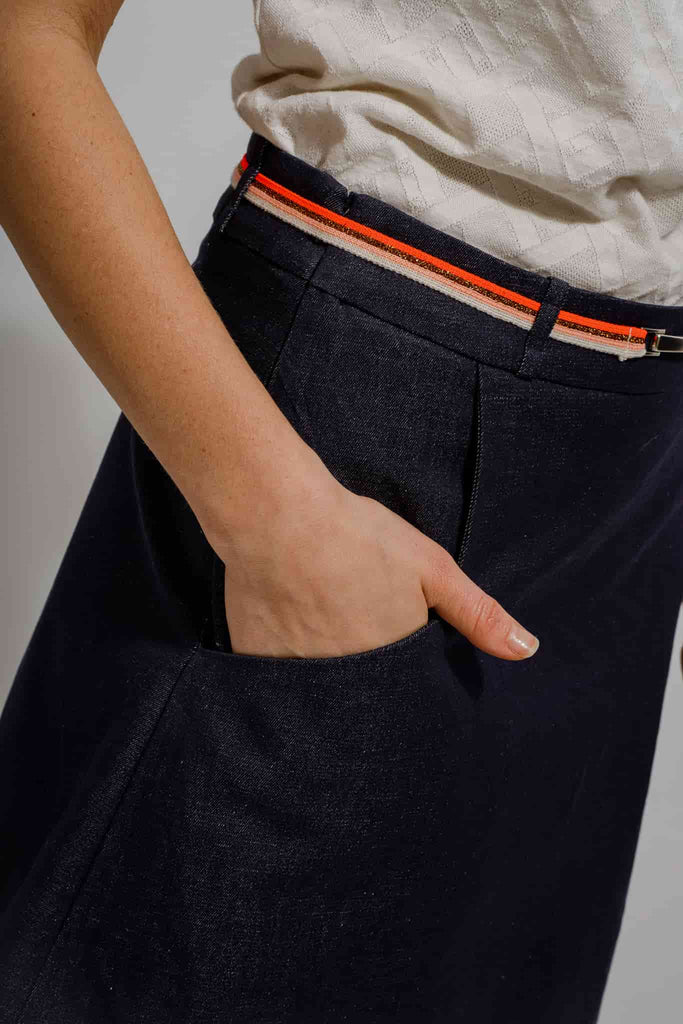 Natacha Cadonici - Skirt Nine Jeans - jupe designer belge coupe en a coton jeans Oekotex bleu indigo avec ceinture orange fluo mangue lurex brillant made in Belgium