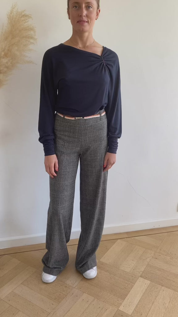 natacha cadonici pantalon Cotton Oekotex prince de galles graphique créateur belge bruxelles sustainable fashion designer belge mode écoresponsable mode durable fait en Belgique fait à Bruxelles styliste belge Belgian fashion designer économie circulaire less is more j’achète belge ik Koop belgisch circuit court made in Belgium économie locale made in brussels shopping brussels who made my clothes ik Koop belgisch circuit court Belgian design made in Belgium
