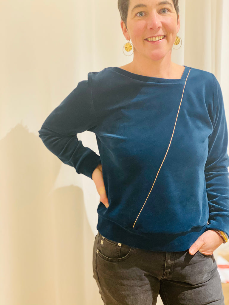 natacha cadonici FW22 créateur belge bruxelles sweat velours coton Oekotex lurex cuivré réversible confortable sustainable fashion designer belge mode écoresponsable mode durable fait en Belgique fait à Bruxelles local styliste belge Belgian fashion designer économie circulaire less is more j’achète belge ik Koop belgisch circuit court Belgian design made in Belgium économie locale made in brussels shop local shop in brussels who made my clothes slow shopping 