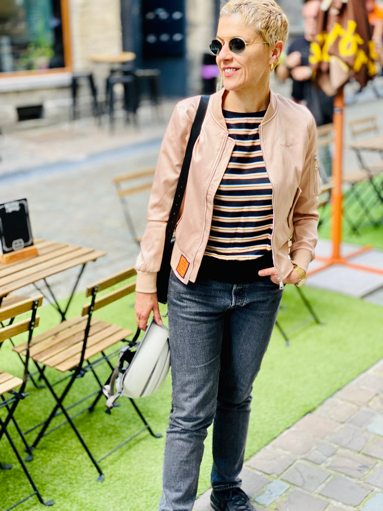 natacha cadonici tee shirt top viscose Oekotex noir corail ligné graphique reversible créateur belge bruxelles sustainable fashion designer belge mode écoresponsable mode durable fait en Belgique fait à Bruxelles styliste belge Belgian fashion designer économie circulaire less is more j’achète belge ik Koop belgisch circuit court made in Belgium économie locale made in brussels shopping brussels who made my clothes ik Koop belgisch circuit court Belgian design made in Belgium 