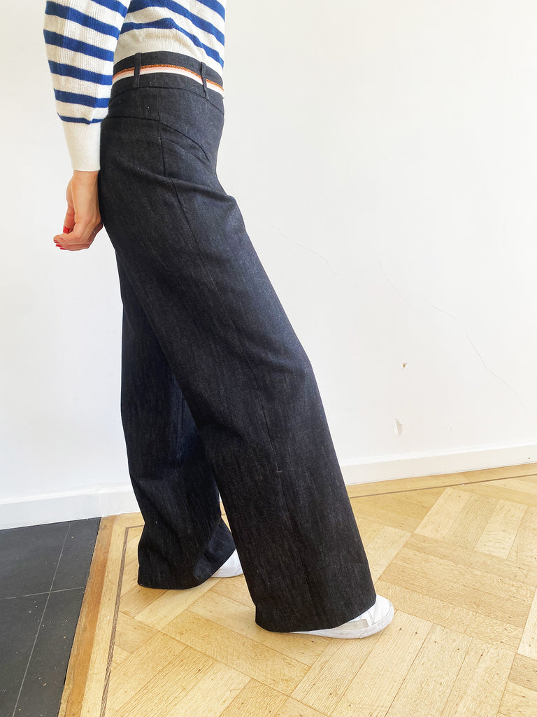 natacha cadonici pantalon large Cotton Oekotex jeans anthracite créateur belge bruxelles sustainable fashion designer belge mode écoresponsable mode durable fait en Belgique fait à Bruxelles styliste belge Belgian fashion designer économie circulaire less is more j’achète belge ik Koop belgisch circuit court made in Belgium économie locale made in brussels shopping brussels who made my clothes ik Koop belgisch circuit court Belgian design made in Belgium