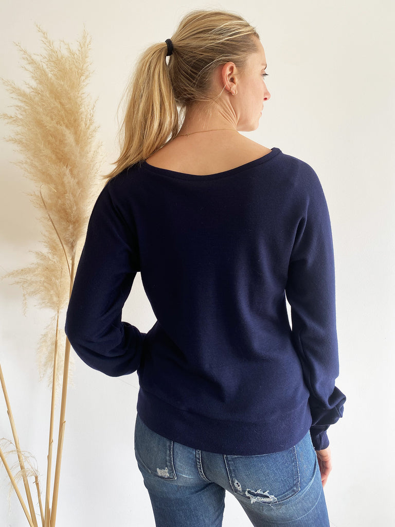natacha cadonici FW22 créateur belge eco-responsable bruxelles pull manches longues reversible juline sustainable fashion designer belge mode écoresponsable mode durable fait en Belgique fait à Bruxelles local styliste belge Belgian fashion designer économie circulaire less is more j’achète belge ik Koop belgisch circuit court Belgian design made in Belgium économie locale made in brussels shop local shop in brussels who made my clothes slow shopping mode éthique ethical fashion